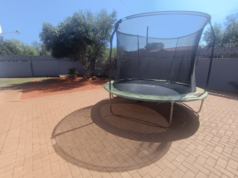 3 Bedroom Property for Sale in Minerva Gardens Northern Cape